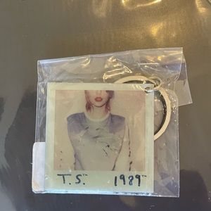 Taylor Swift 1989 World Tour Key Chain
